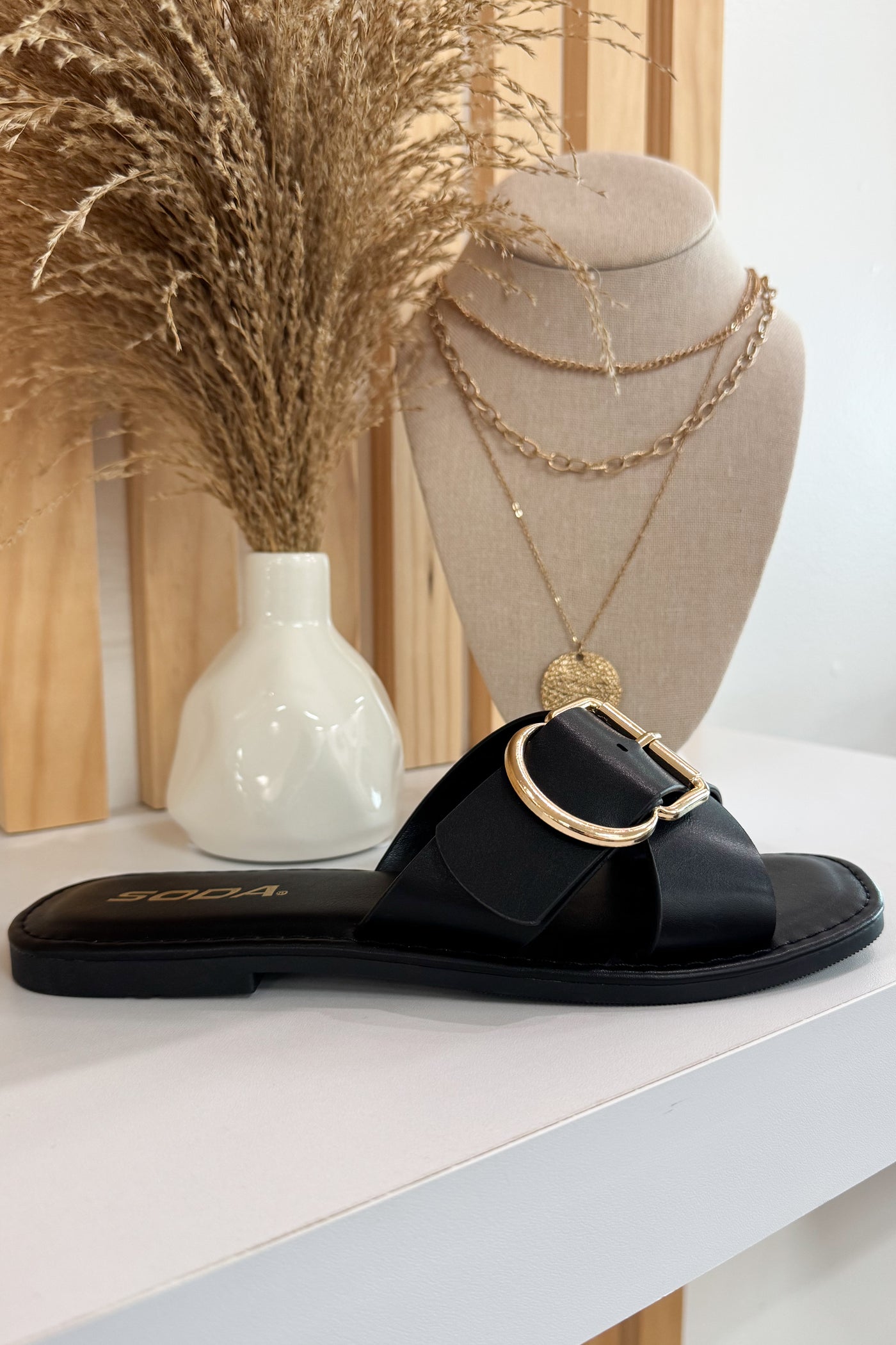 Kaitlyn Sandals (Black)