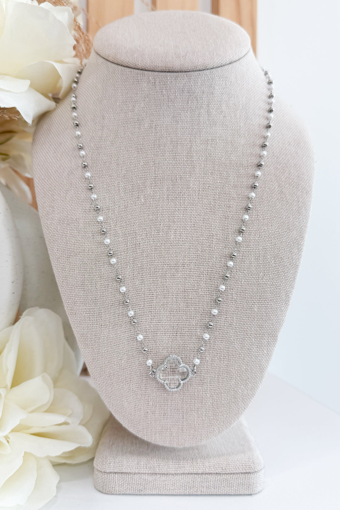 Vaino Necklace (Silver/Cream)