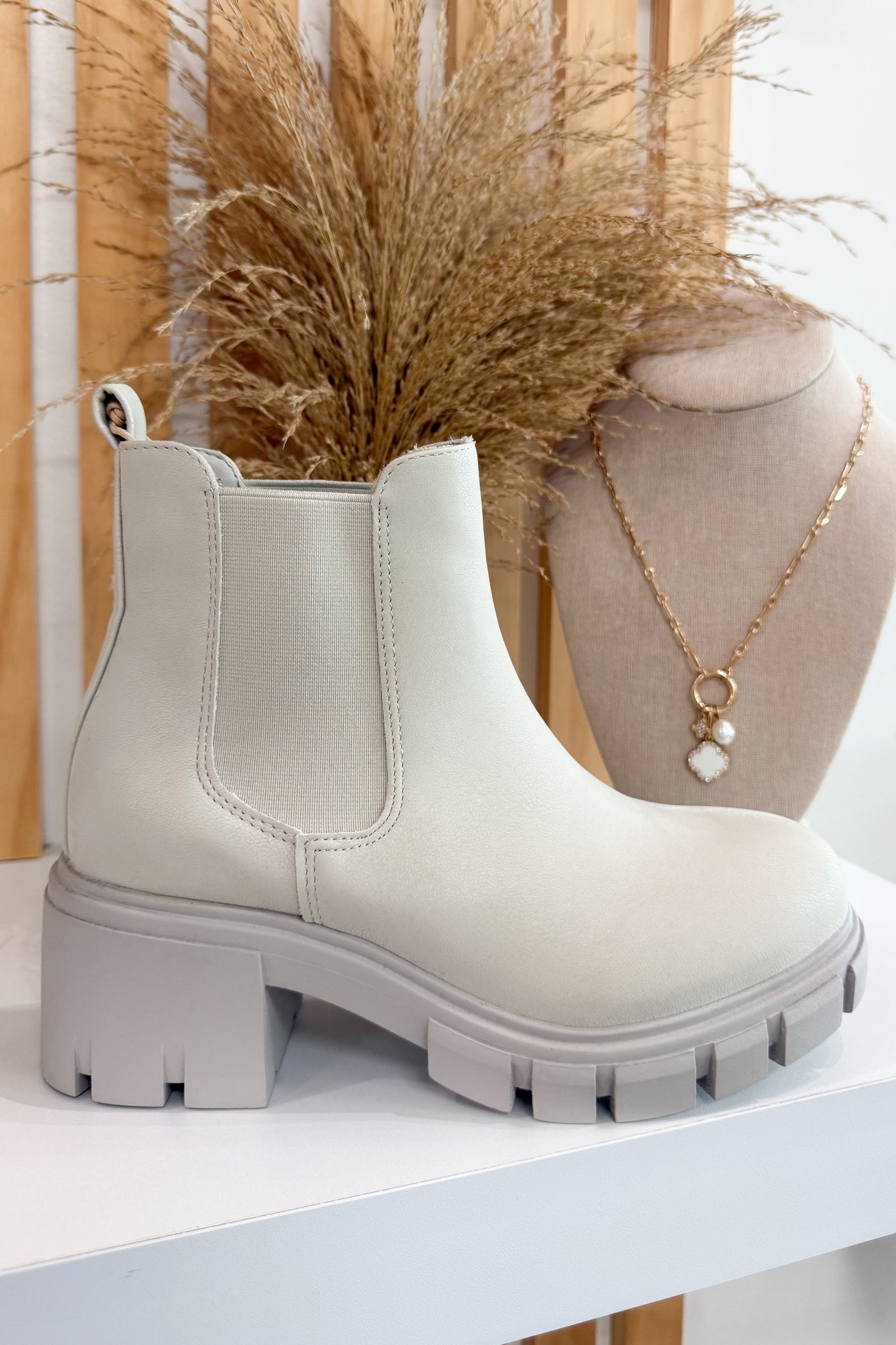 Mia Ivy Booties (Off White)