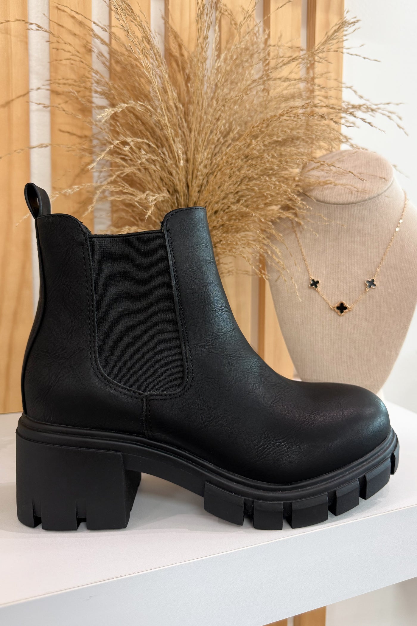 Mia Ivy Booties (Black)