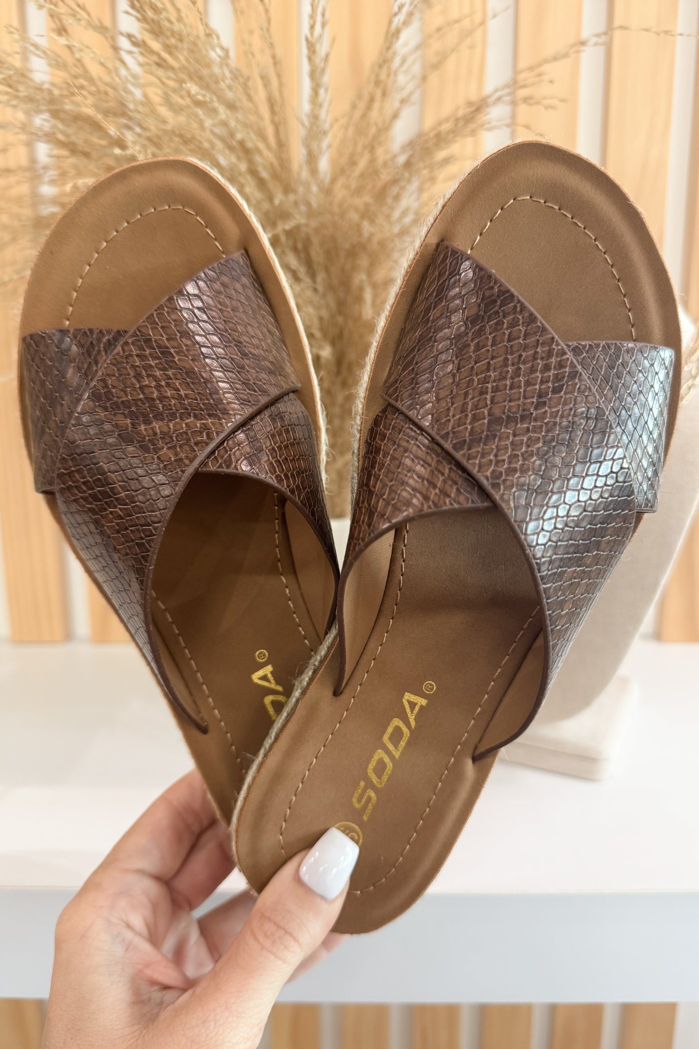 Sarpa Sandals (Brown)