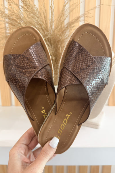 Sarpa Sandals (Brown)