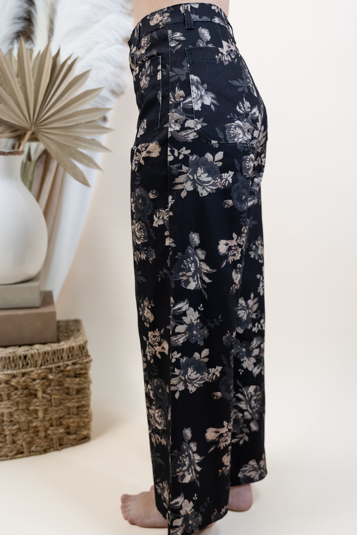 "Floral Focus" Pants (Black)