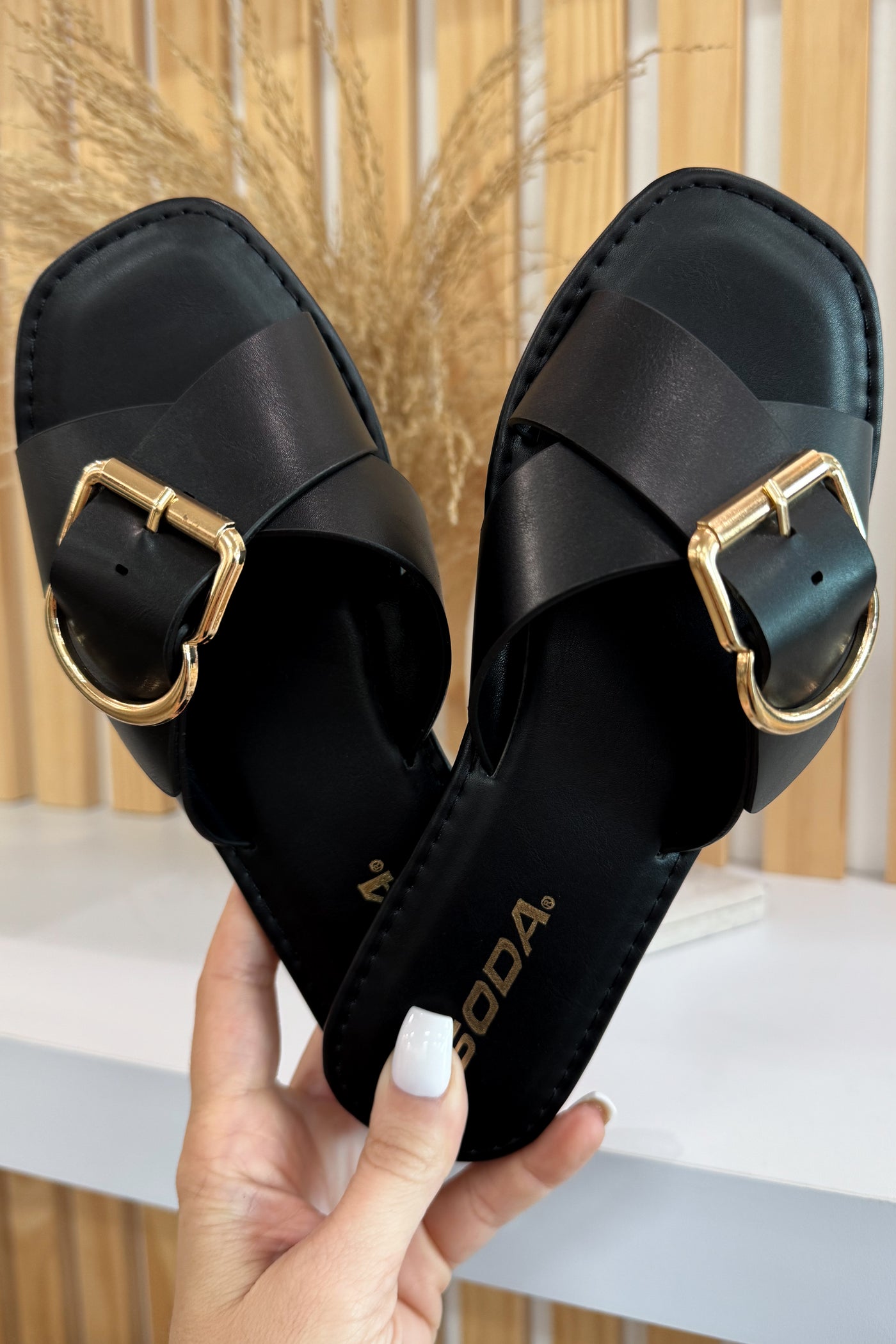 Kaitlyn Sandals (Black)
