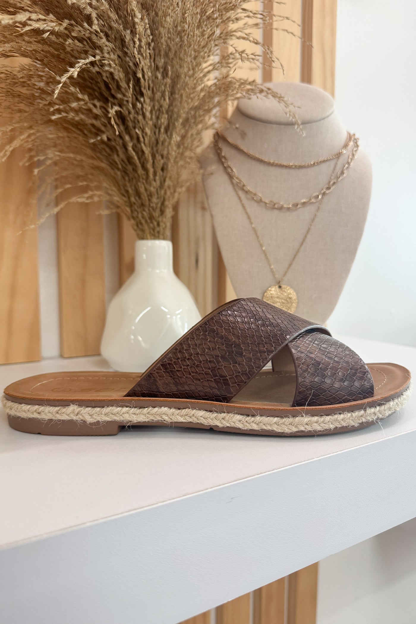 Sarpa Sandals (Brown)