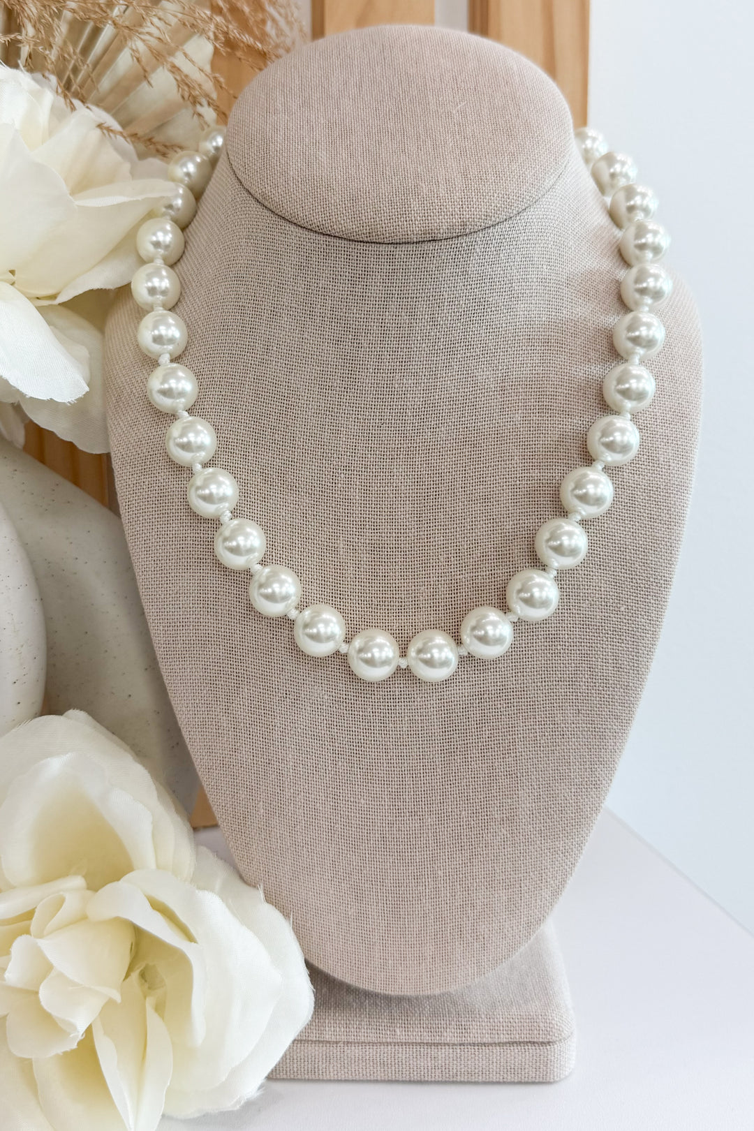 Salene Necklace (Cream)