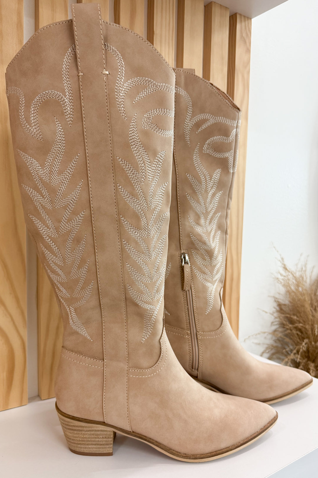 Mi.iM Inlay Boots (Almond)