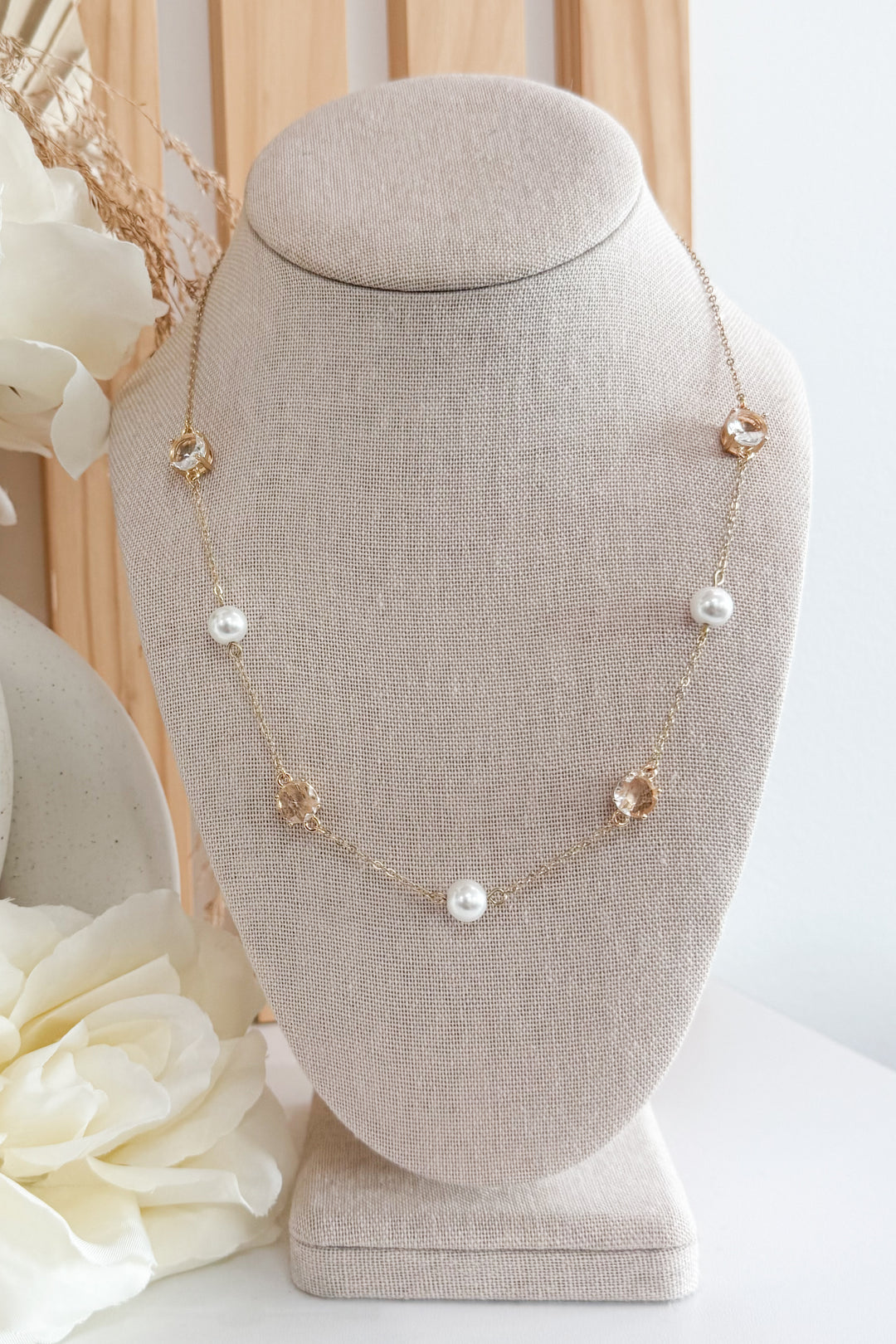Ulema Necklace (Cream/Gold)