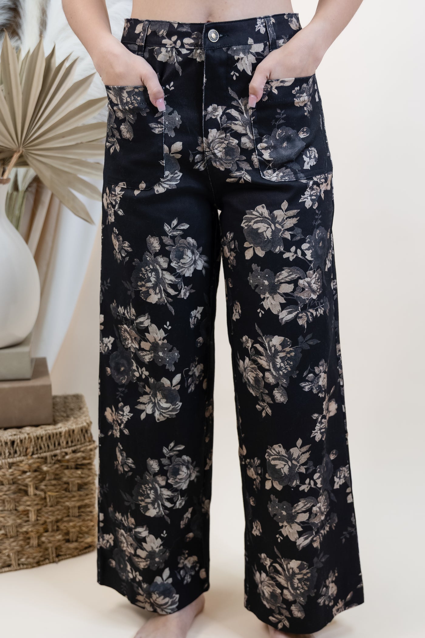 "Floral Focus" Pants (Black)