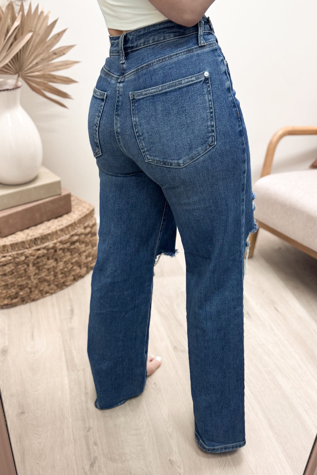 Donna Column Straight Leg Jeans (Rigid Magic)