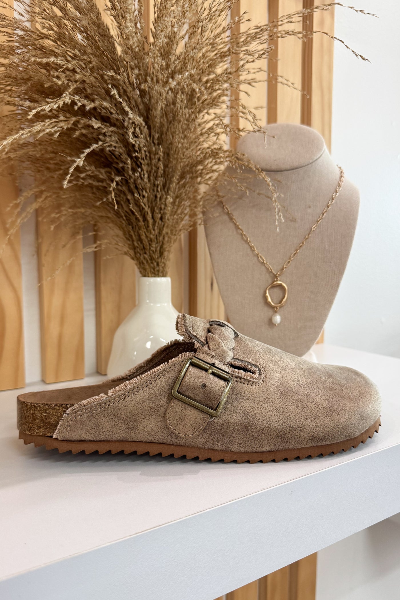 Very G Iris Mule (Beige)
