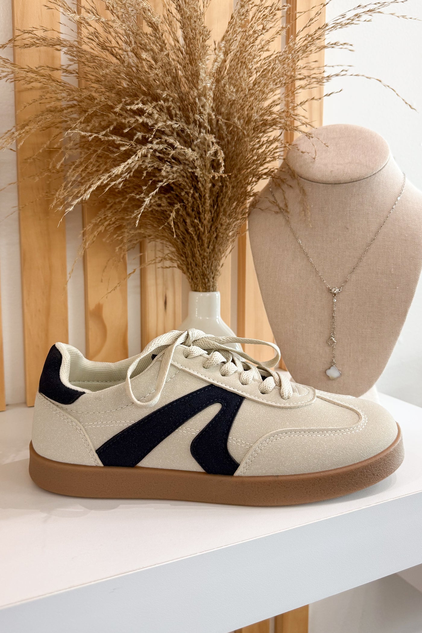 Very G Retro Sneakers (Beige)