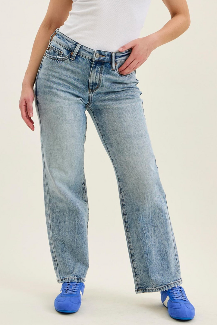 Bella Petite Straight Leg Jeans (Rigid Magic)