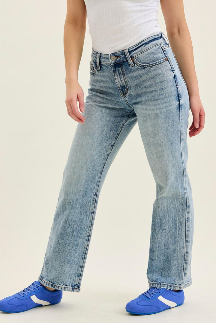 Bella Petite Straight Leg Jeans (Rigid Magic)