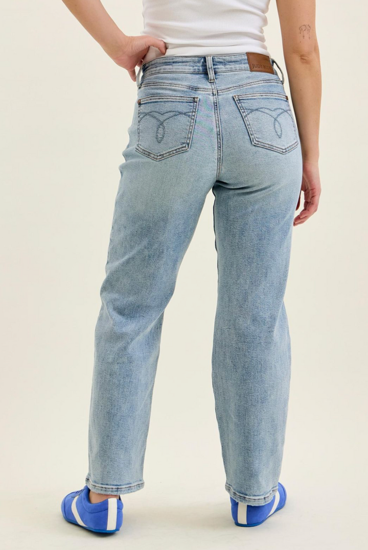Bella Petite Straight Leg Jeans (Rigid Magic)