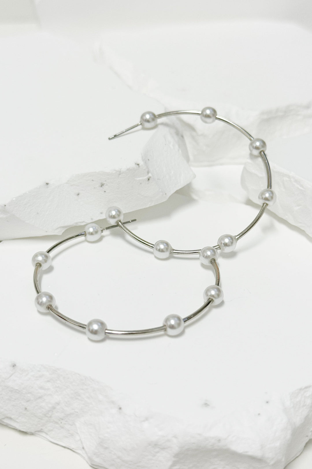 April Earrings (Silver/ Pearl) - Happily Ever Aften
