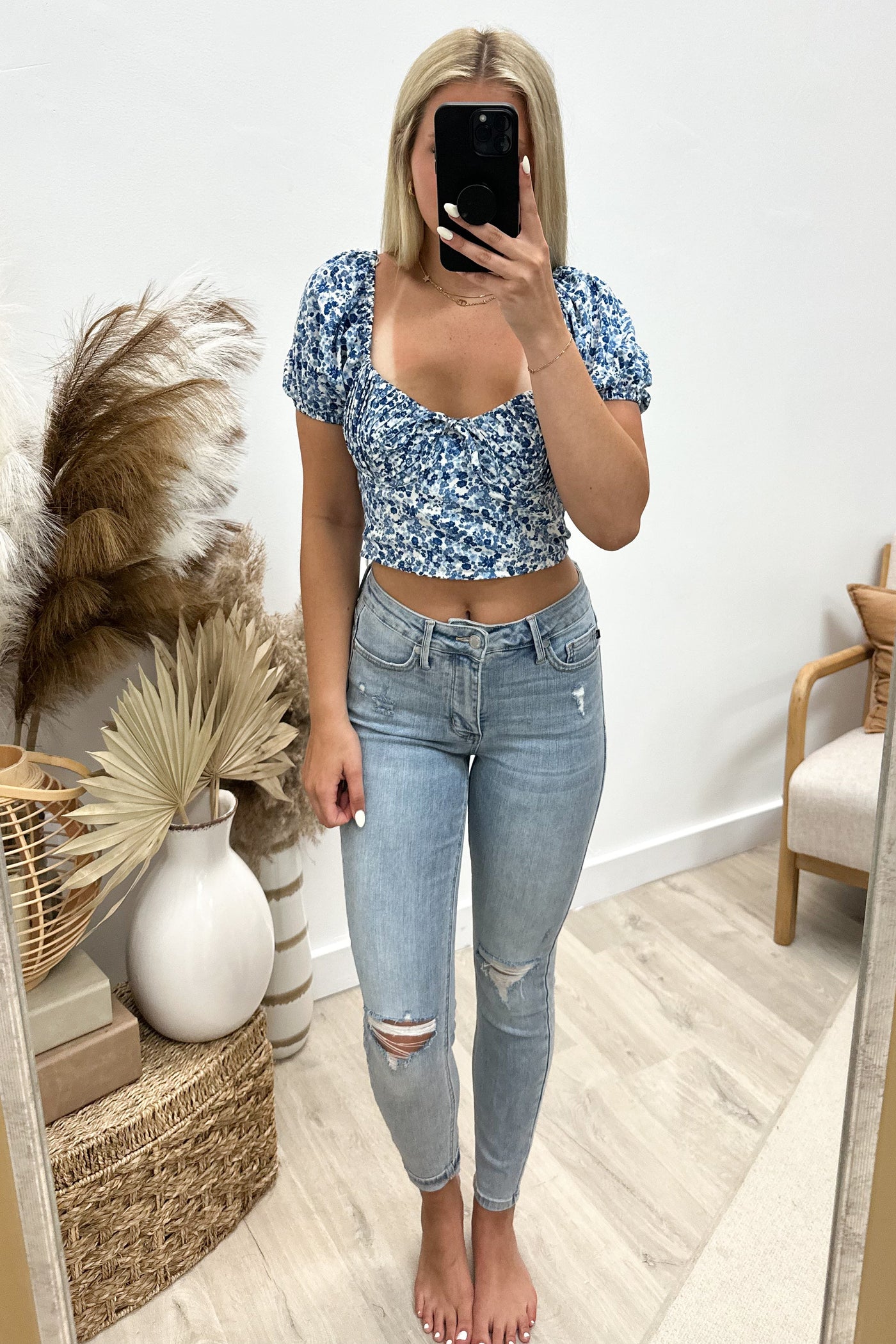 "Kissing Daisies" Crop Top (White/Blue) - Happily Ever Aften