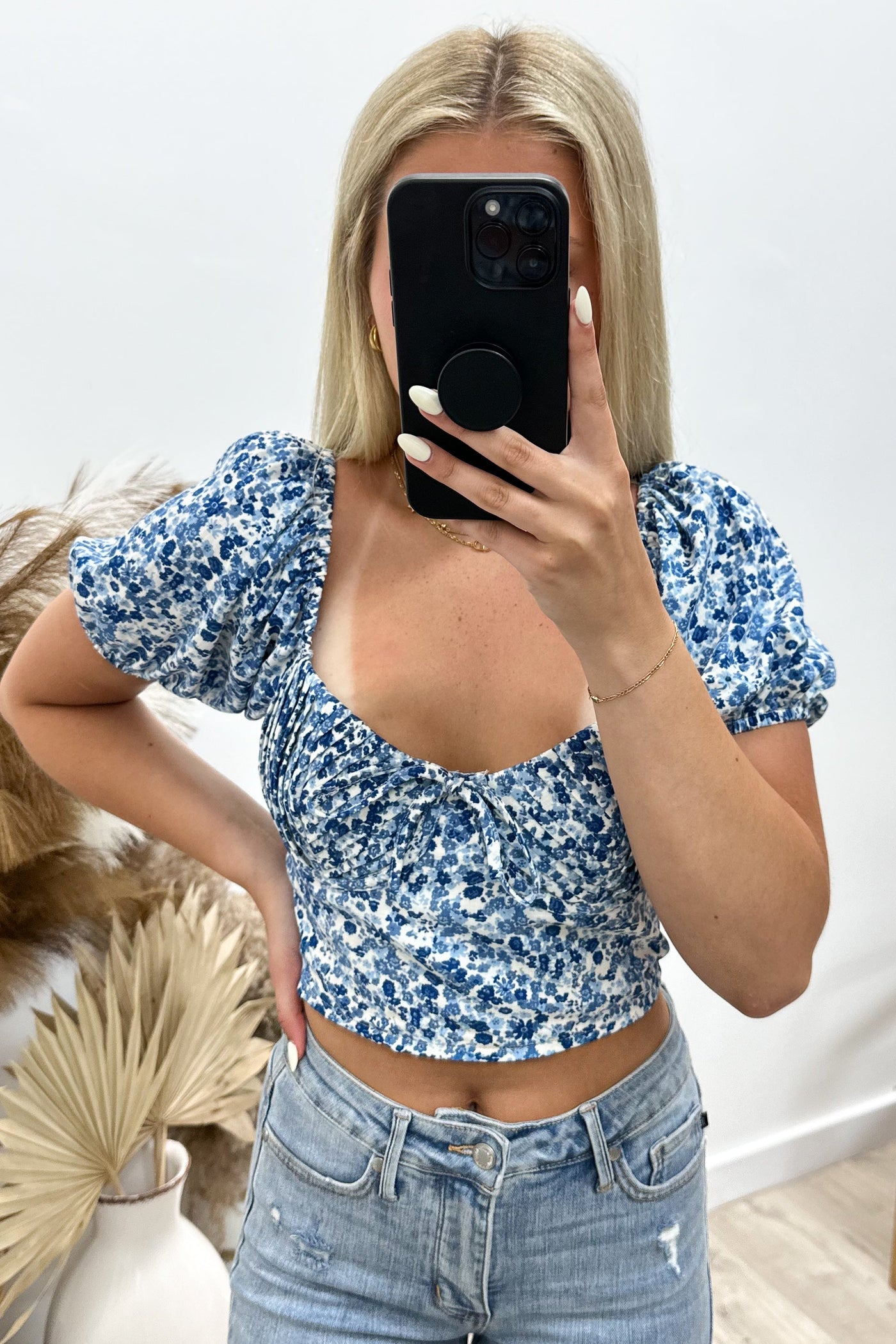 "Kissing Daisies" Crop Top (White/Blue) - Happily Ever Aften