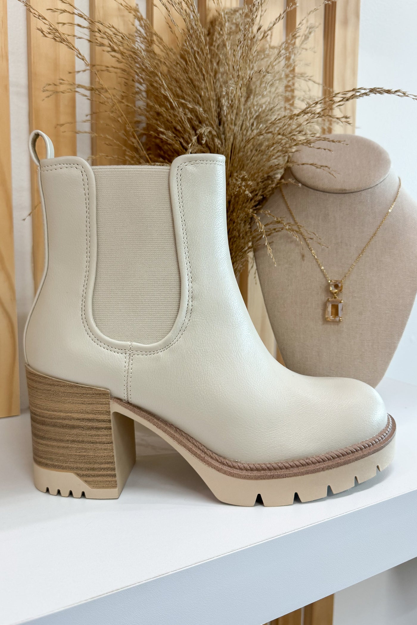 Mia Nilo Boots (Ecru) - Happily Ever Aften