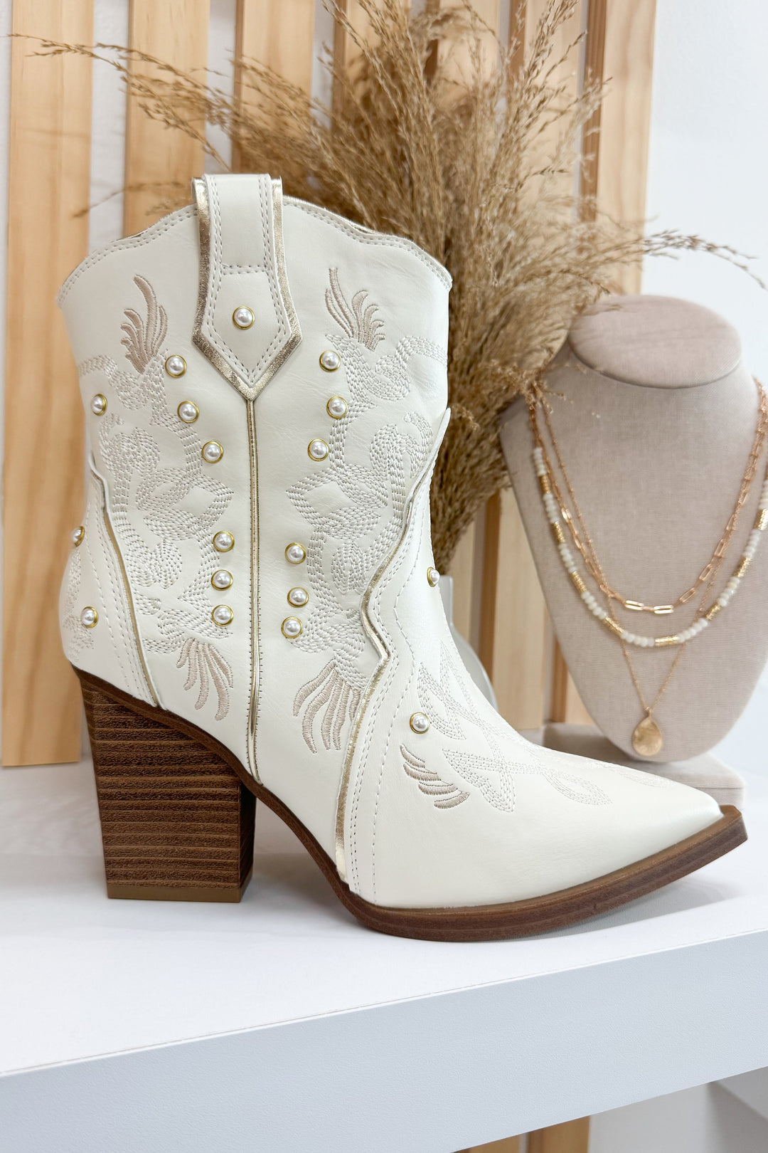 Mia Wendi Booties (White) – Happily Ever Aften
