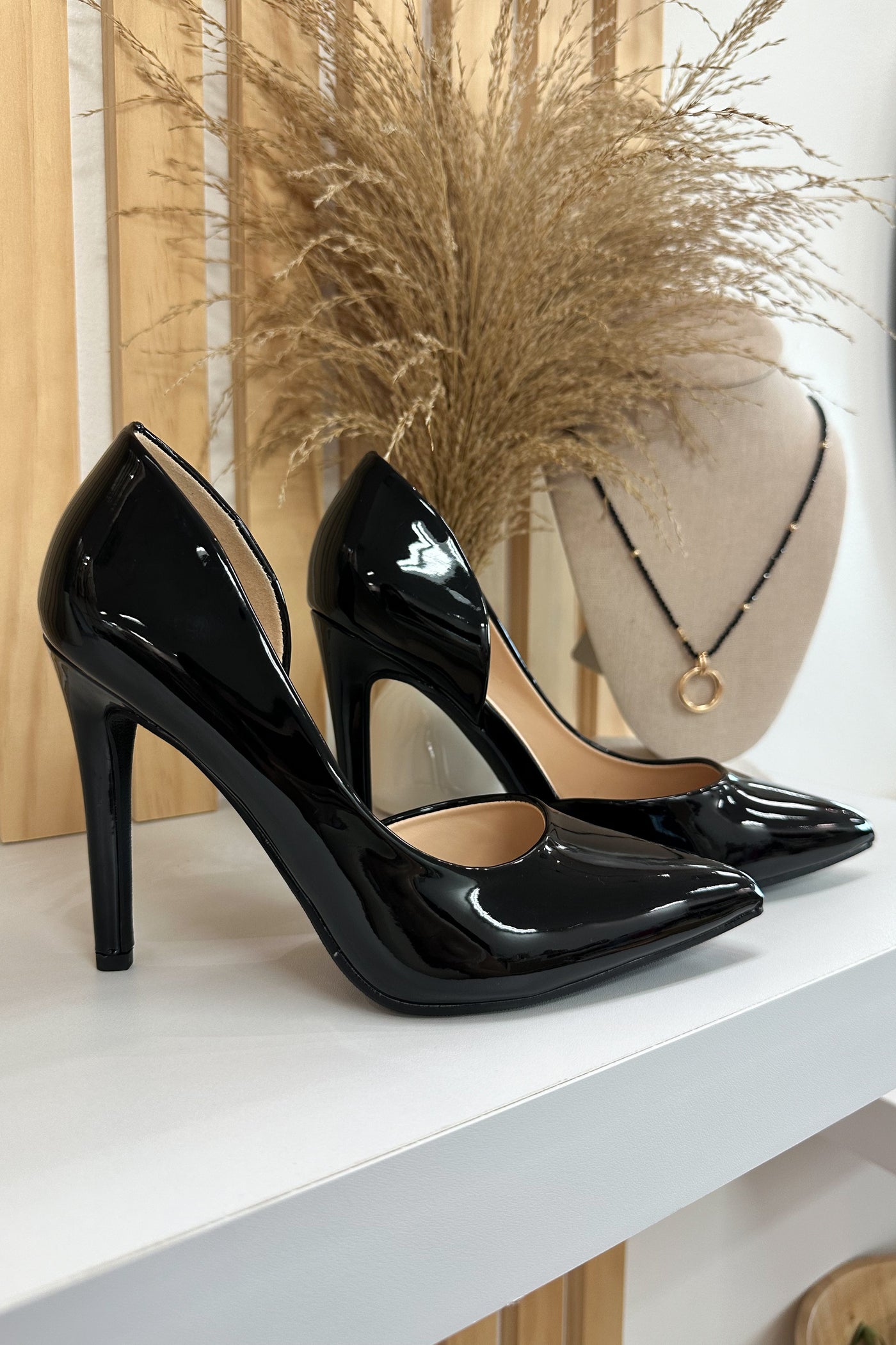 Miranda Pumps (Black) - Happily Ever Aften