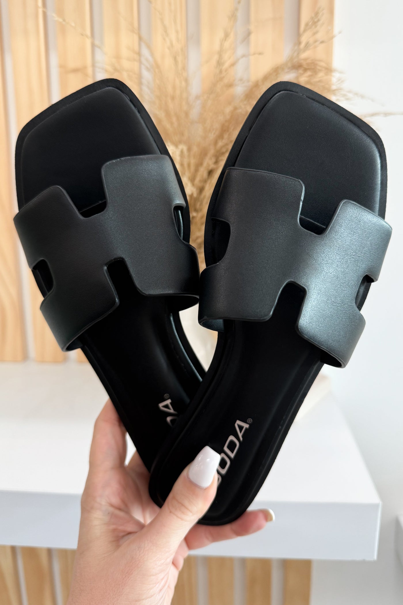 Tonya Sandals (Black) - Happily Ever Aften