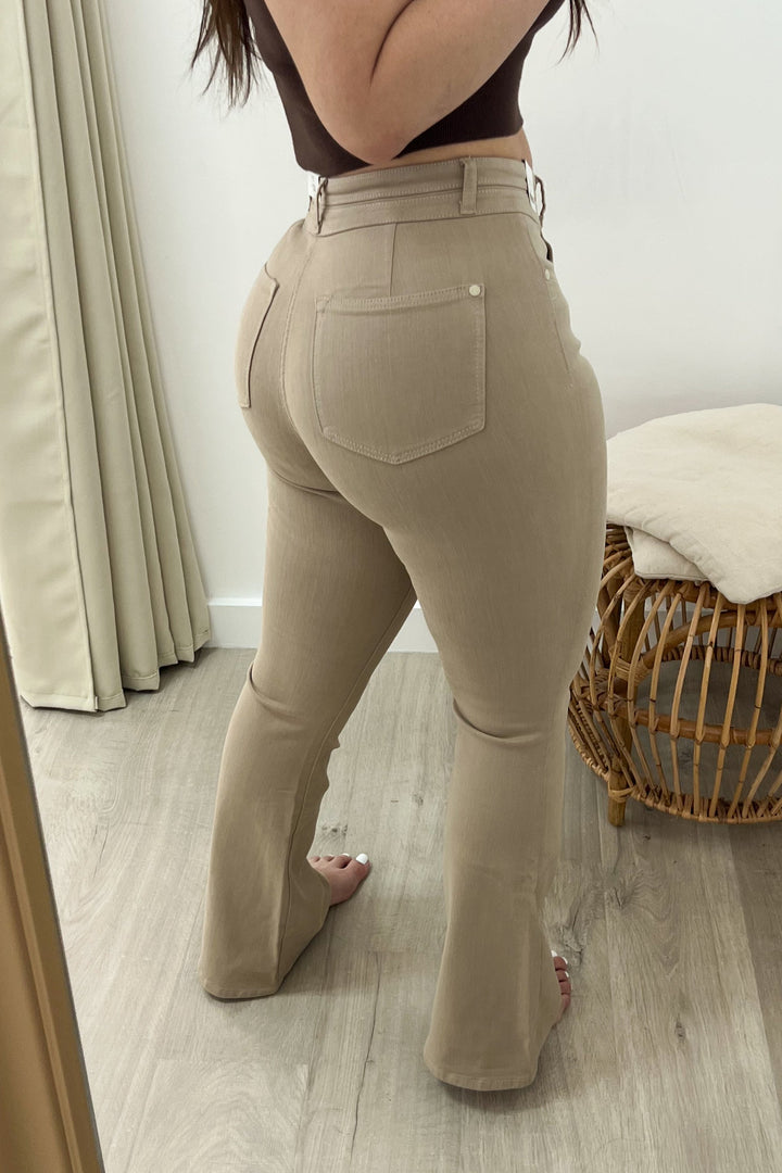 Dune Flare Jeans - Happily Ever Aften